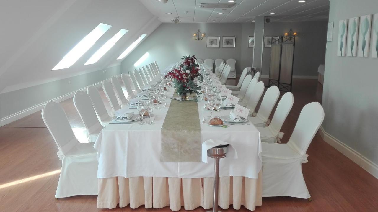 Fc Infantas De Leon Hotel Bagian luar foto